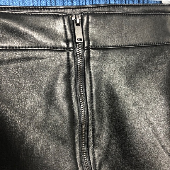 ⭐️ Host Pick ⭐️ Leather Skirt with Pockets - Picture 5 of 10
